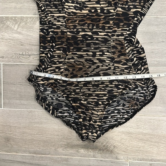 Miracle Suit Purrfection Escape One Leopard Print One Piece Swimsuit 6 - Picture 4 of 9